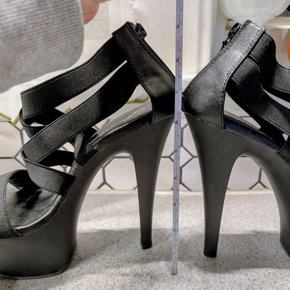 Elegant Black Platform Heels - Picture 6 of 7
